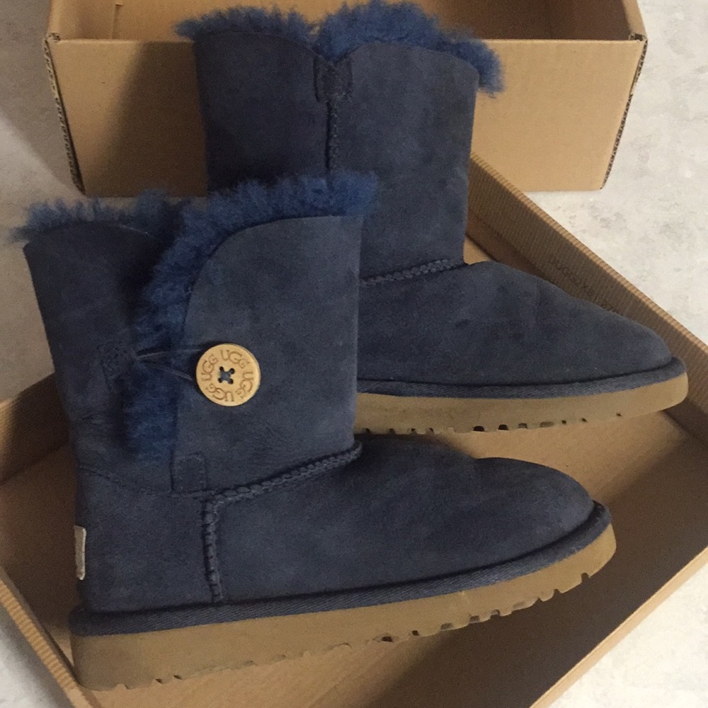 Navy blue girls Uggs size 12